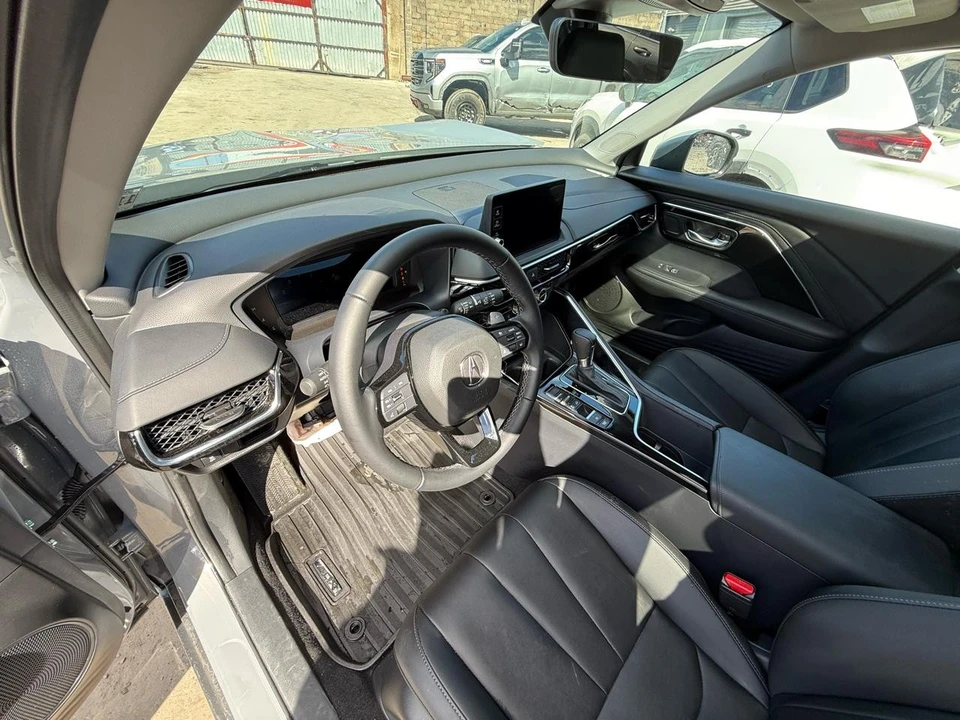 2025 Acura ADX - Image 15 of 18