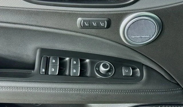 2025 Alfa Romeo Stelvio - Image 18 of 20