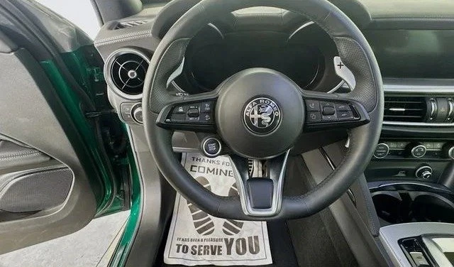 2025 Alfa Romeo Stelvio - Image 11 of 20