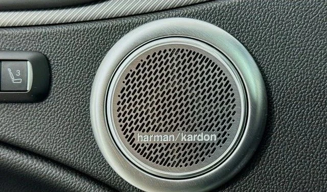 2025 Alfa Romeo Stelvio - Image 19 of 20