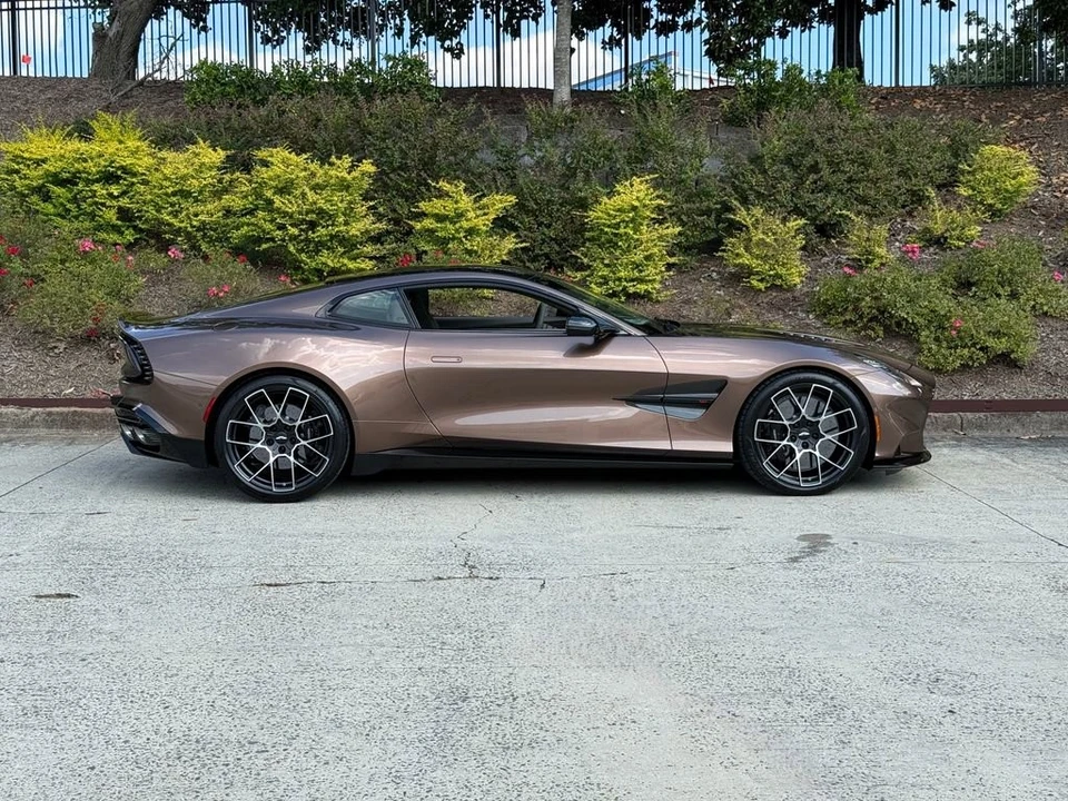 2025 Aston Martin Vanquish 3rd Gen - Image 17 of 21
