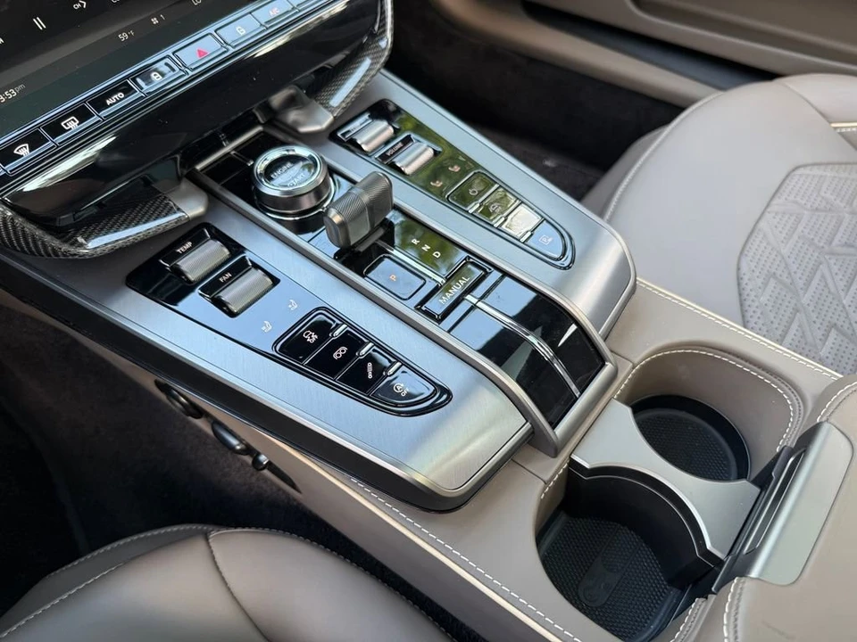 2025 Aston Martin Vanquish 3rd Gen - Image 6 of 21
