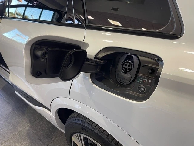 2025 Audi Q6 e-tron - Image 17 of 21
