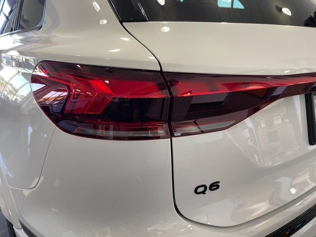 2025 Audi Q6 e-tron - Image 18 of 21