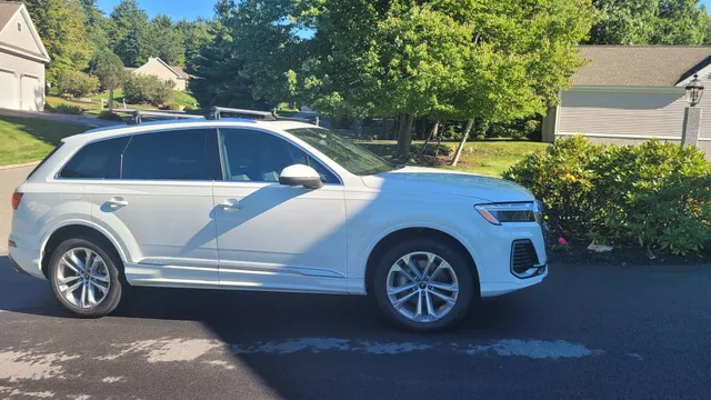 2025 Audi Q7 55 TFSI Quattro Premium Plus