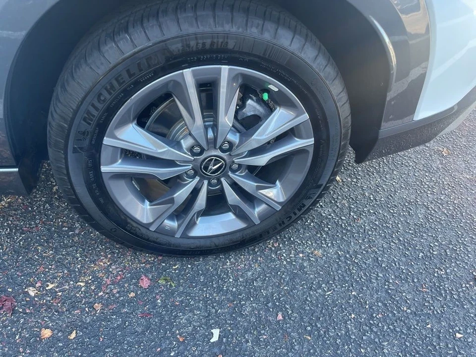 2025 Acura ADX - Image 9 of 12