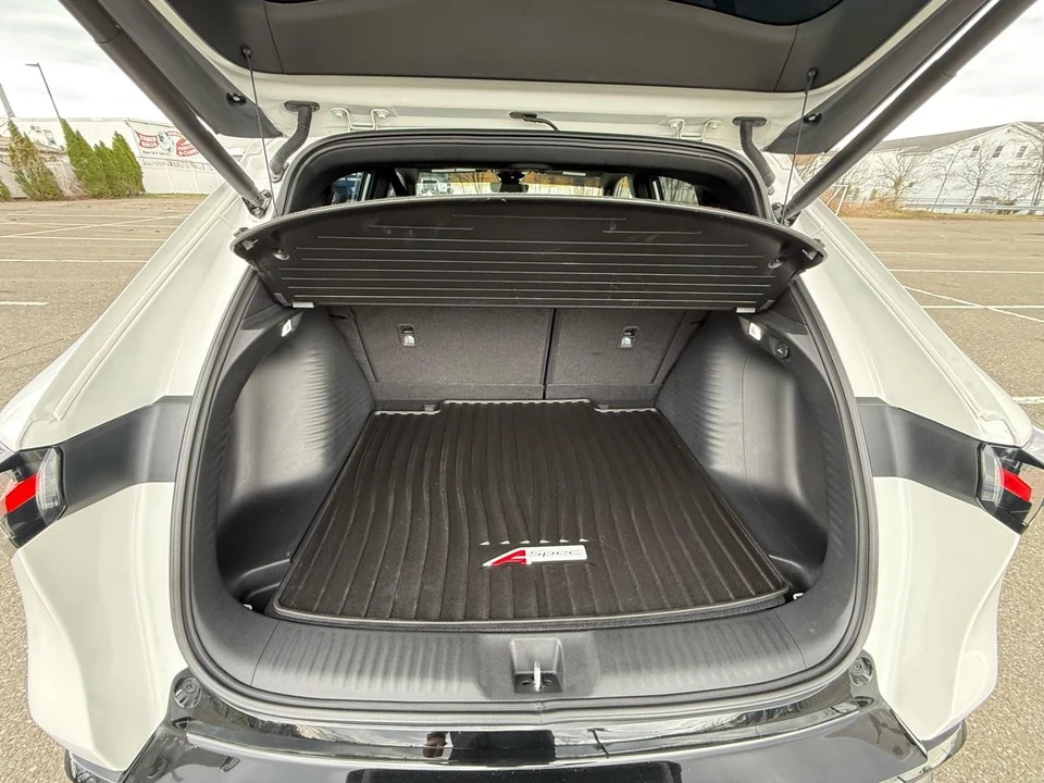 2025 Acura ADX - Image 24 of 31