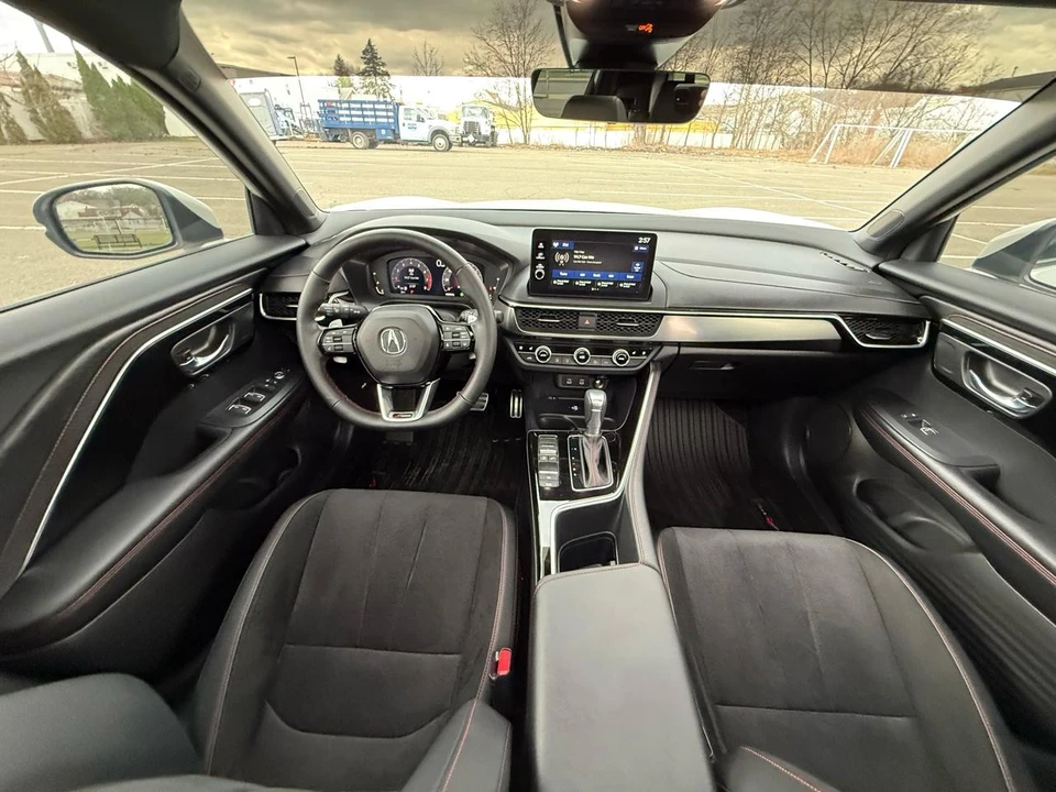 2025 Acura ADX - Image 22 of 31