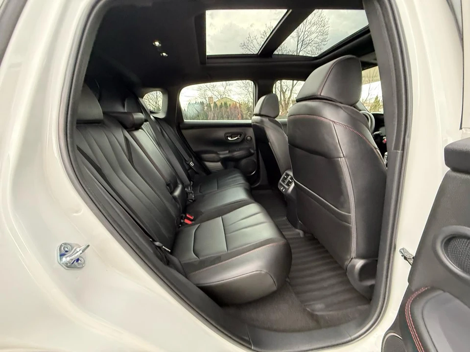 2025 Acura ADX - Image 17 of 31