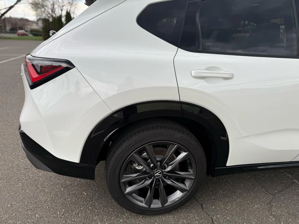 2025 Acura ADX - Image 16 of 31