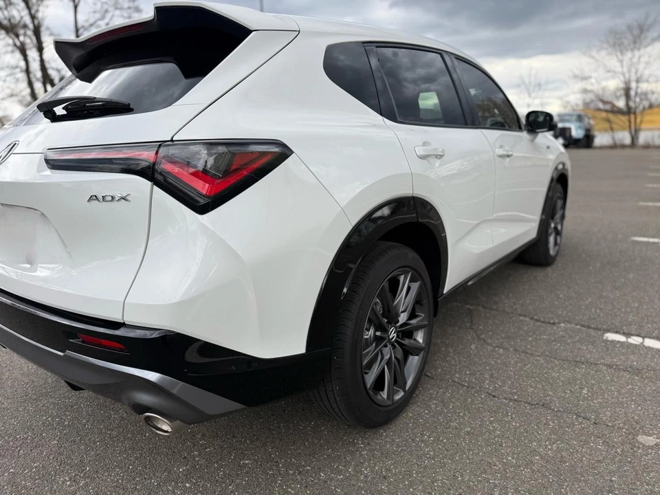 2025 Acura ADX - Image 15 of 31