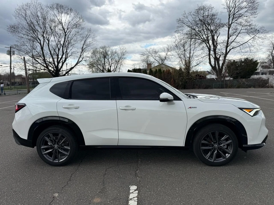 2025 Acura ADX - Image 5 of 31