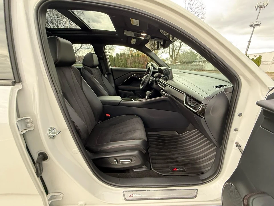 2025 Acura ADX - Image 19 of 31