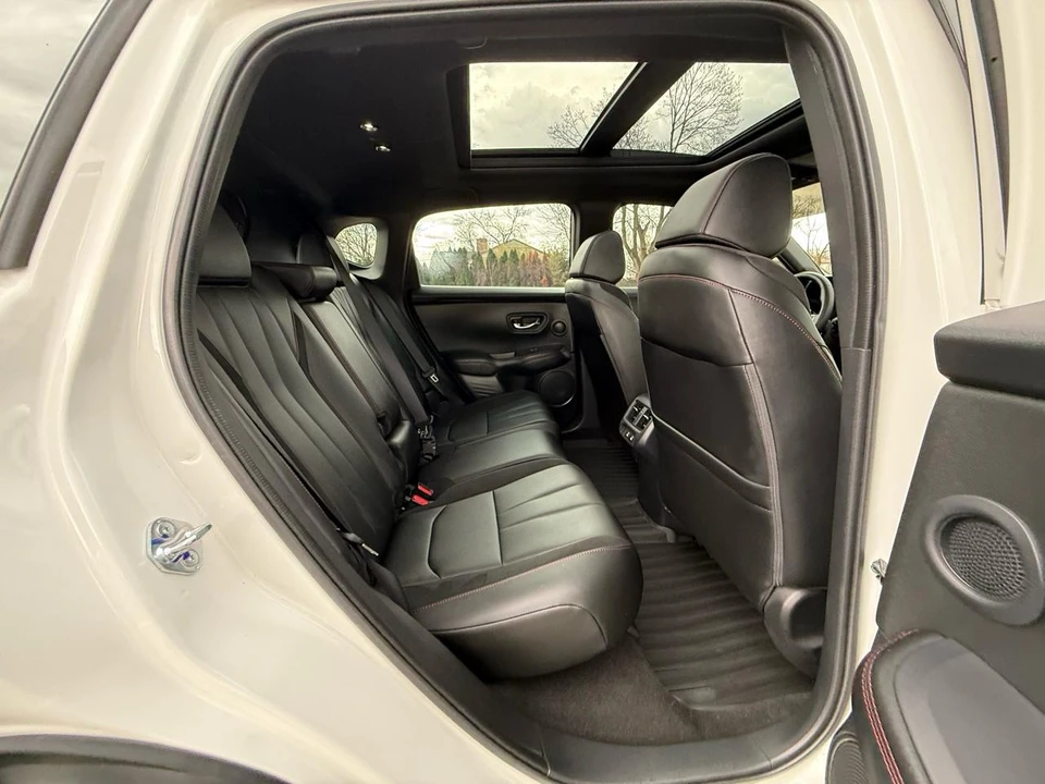 2025 Acura ADX - Image 18 of 31