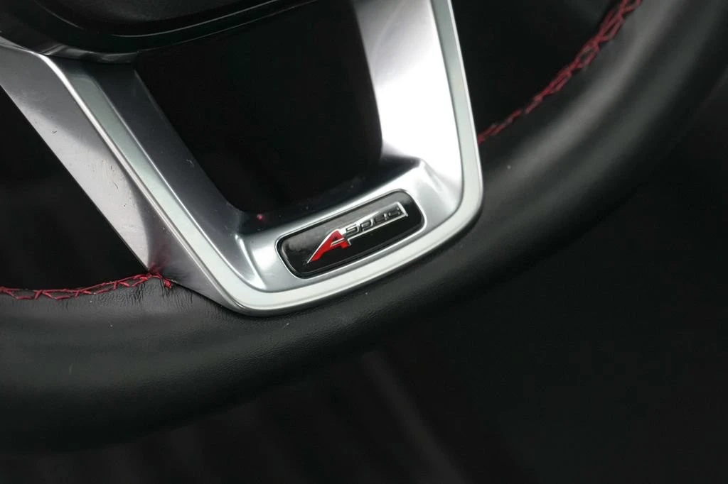 2025 Acura ADX - Image 17 of 31