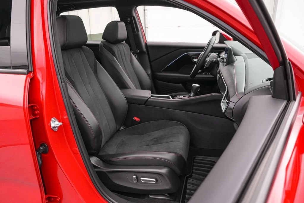 2025 Acura ADX - Image 25 of 31