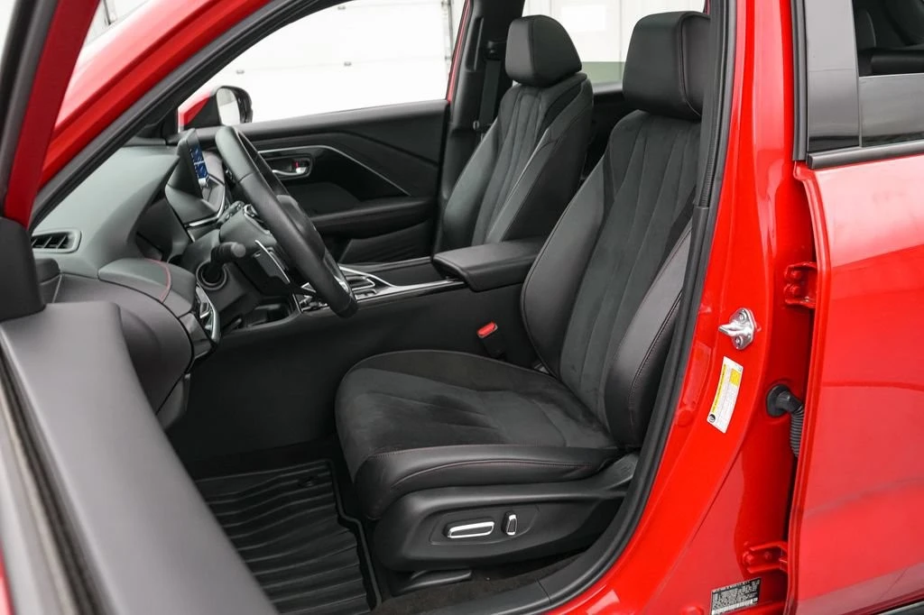 2025 Acura ADX - Image 13 of 31