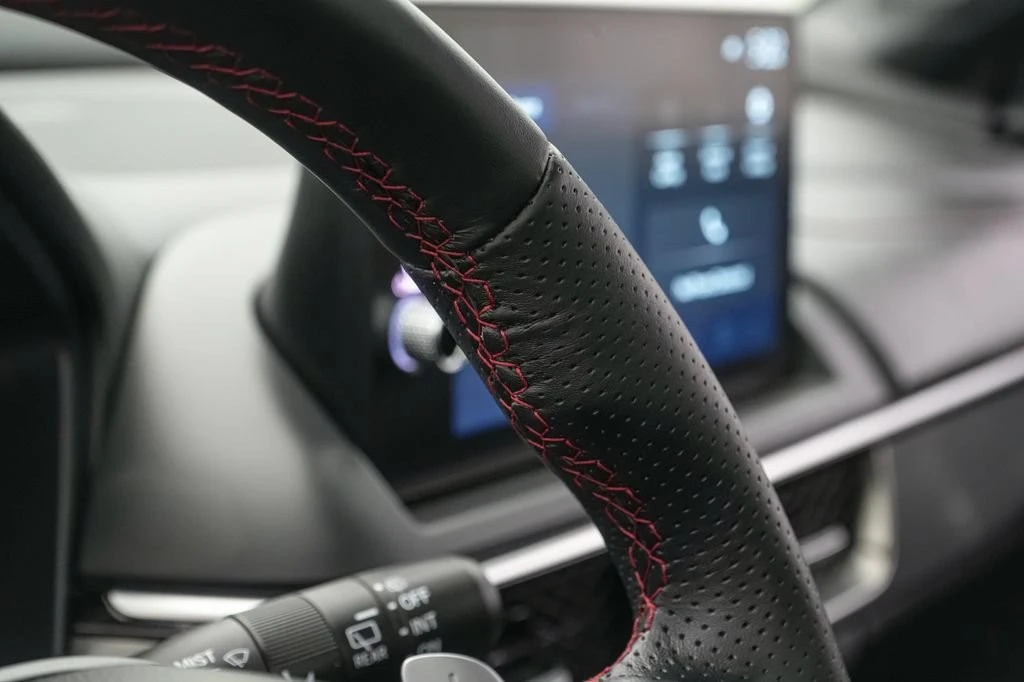 2025 Acura ADX - Image 16 of 31