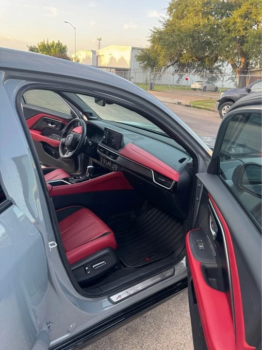 2025 Acura ADX - Image 8 of 17