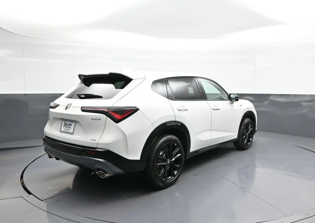 2025 Acura ADX - Image 6 of 31