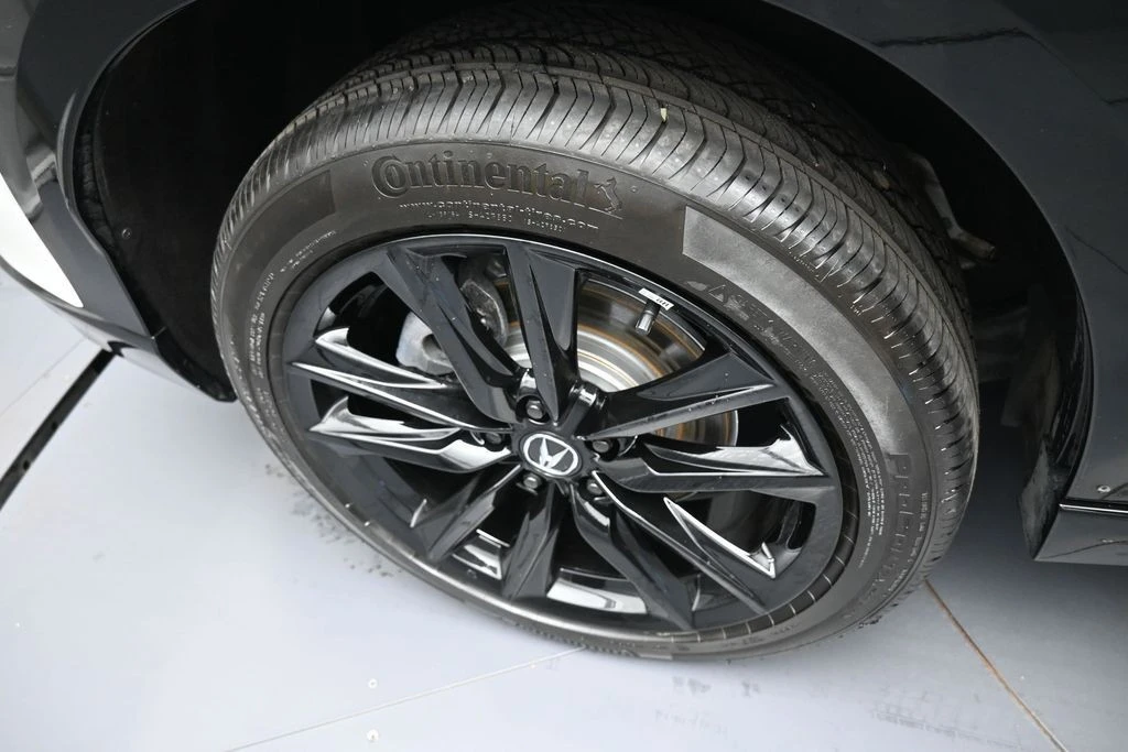 2025 Acura ADX - Image 13 of 31