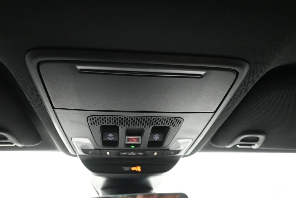 2025 Acura ADX - Image 17 of 31