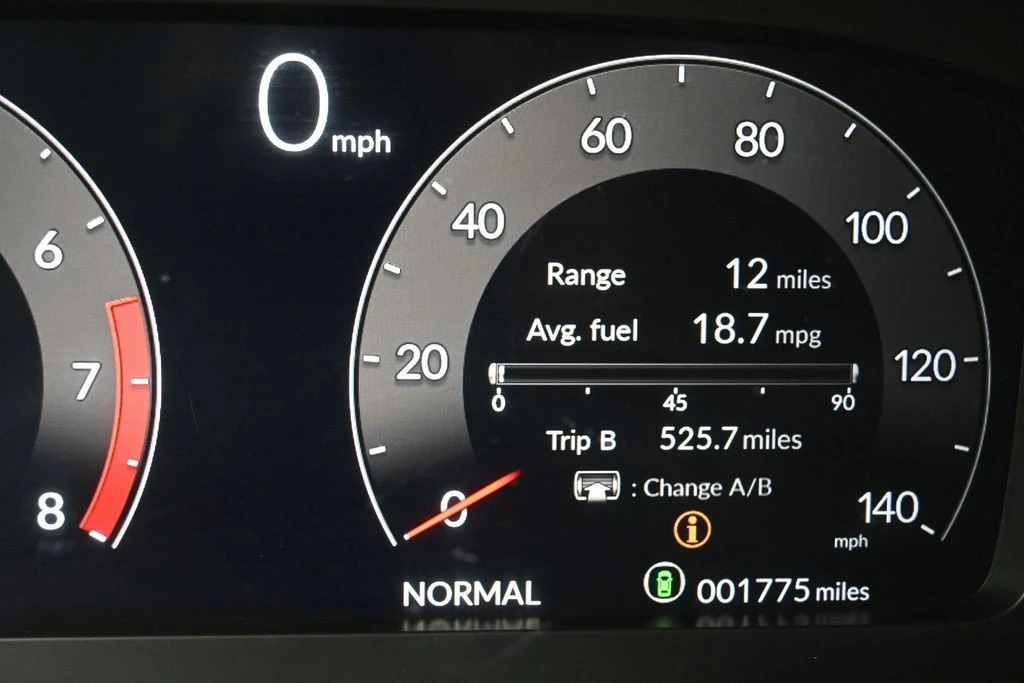 2025 Acura ADX - Image 16 of 31