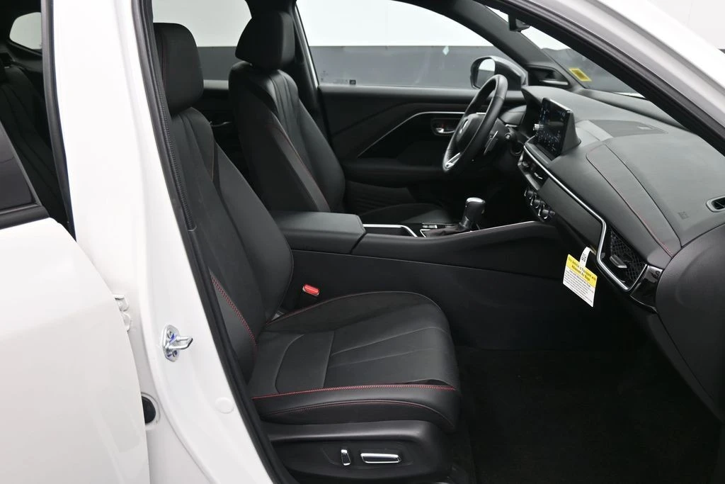 2025 Acura ADX - Image 25 of 31