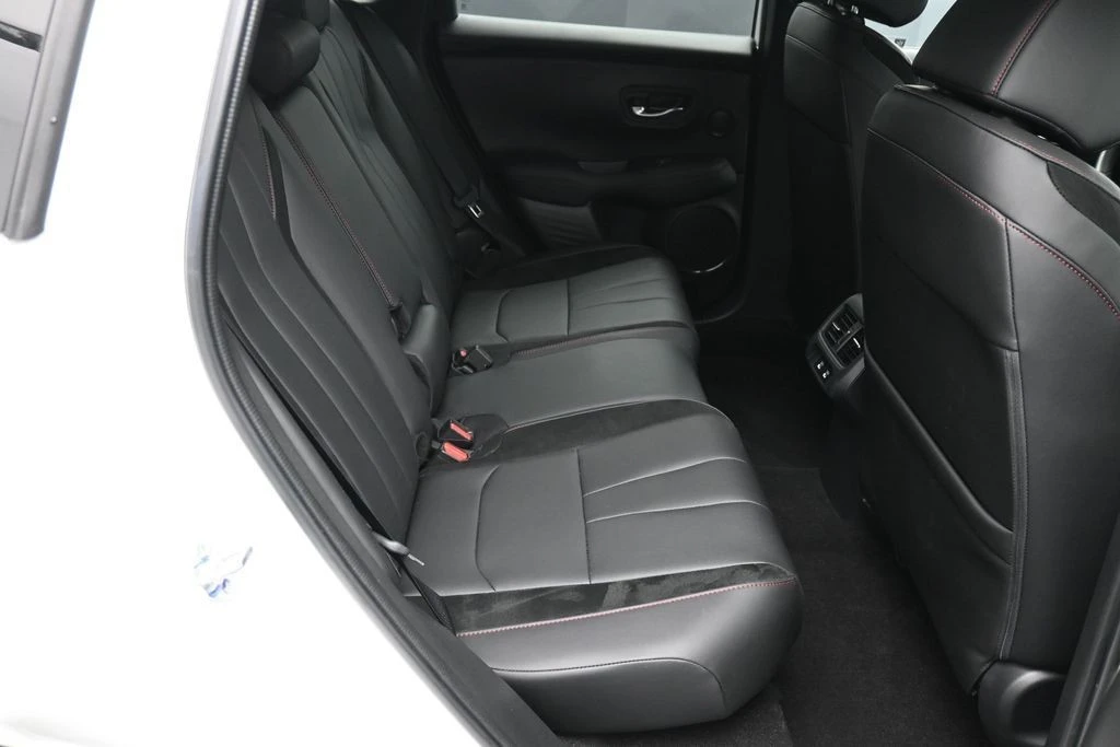 2025 Acura ADX - Image 24 of 31