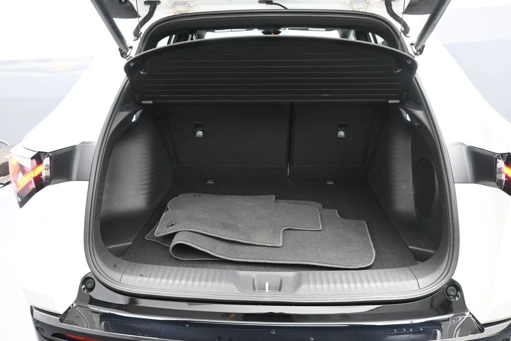 2025 Acura ADX - Image 22 of 31