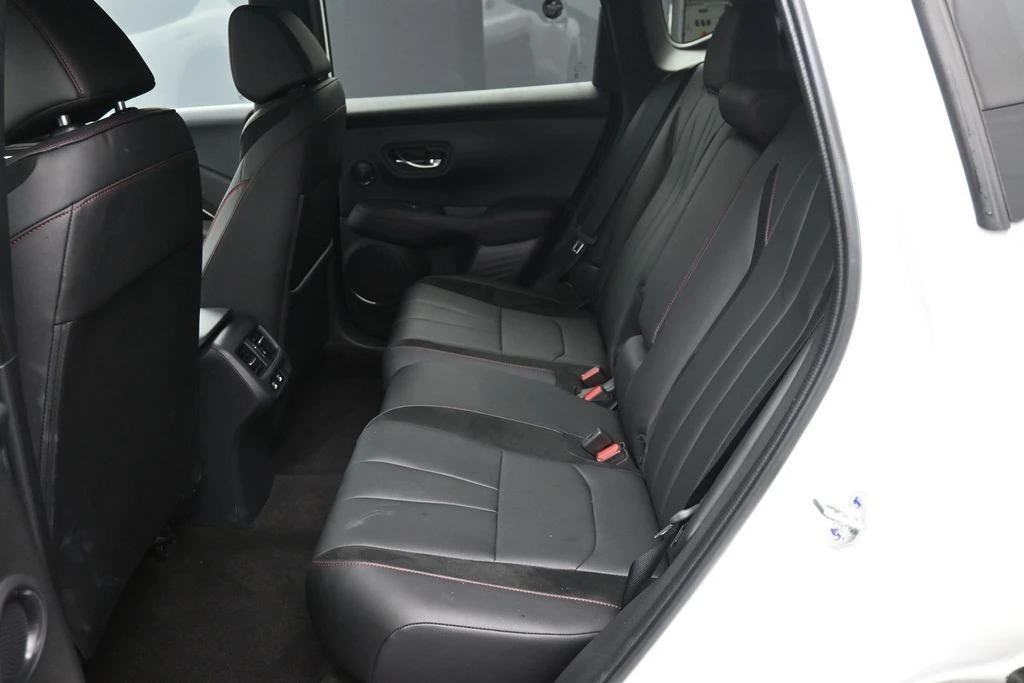 2025 Acura ADX - Image 21 of 31