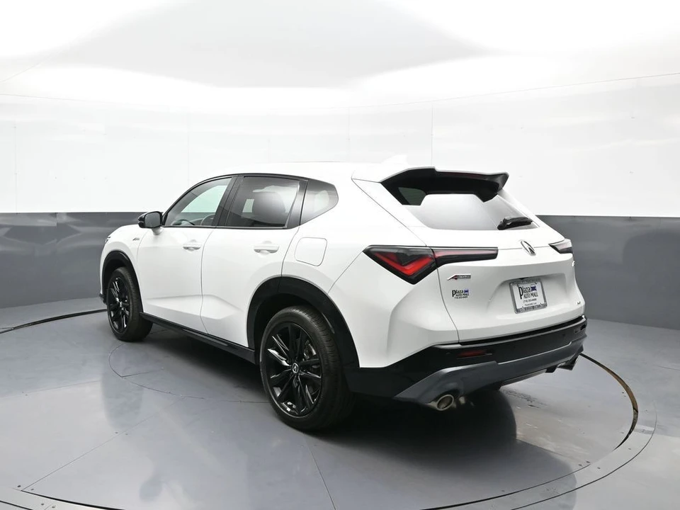 2025 Acura ADX - Image 8 of 31