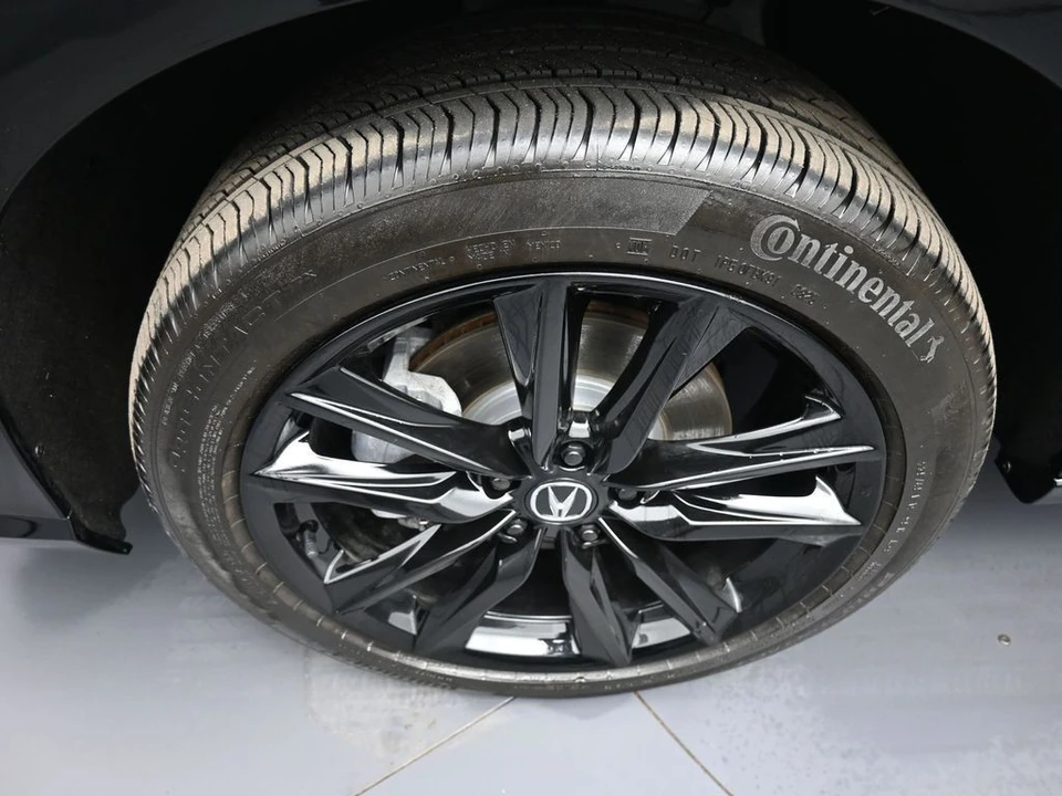 2025 Acura ADX - Image 14 of 21