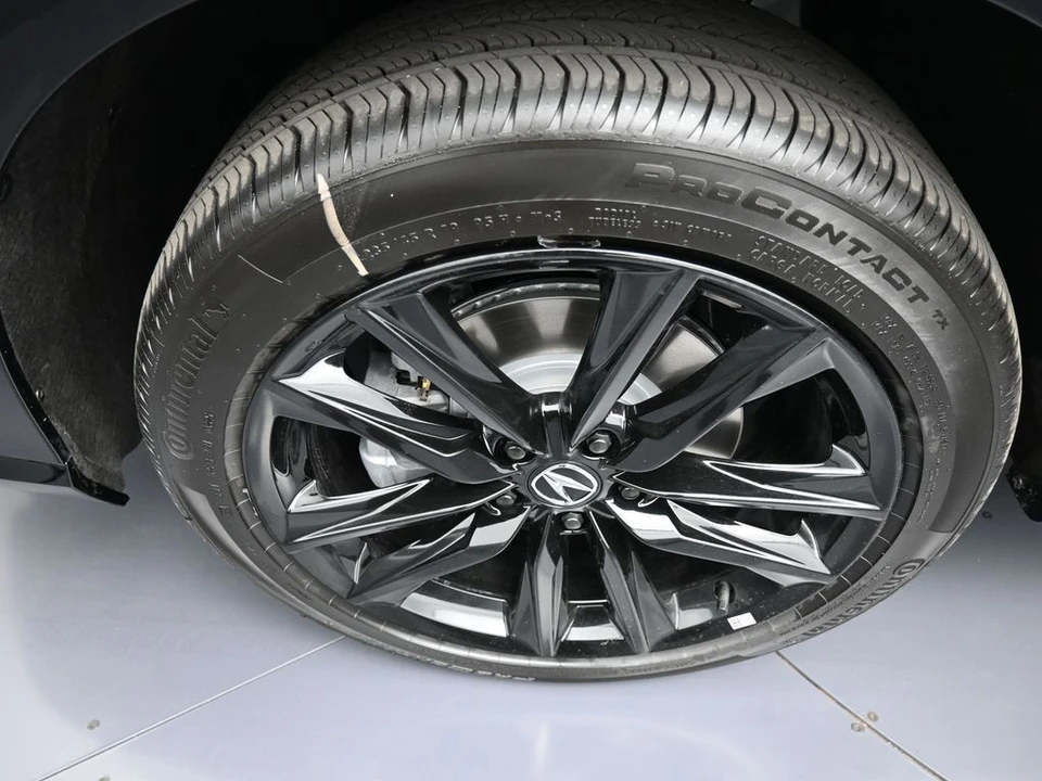 2025 Acura ADX - Image 13 of 31