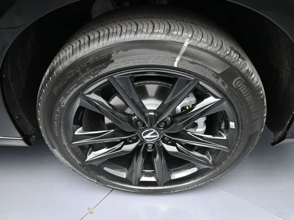 2025 Acura ADX - Image 12 of 31