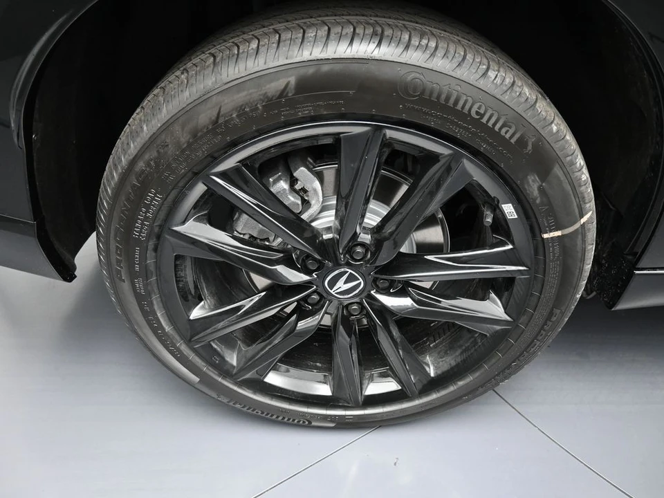 2025 Acura ADX - Image 11 of 31