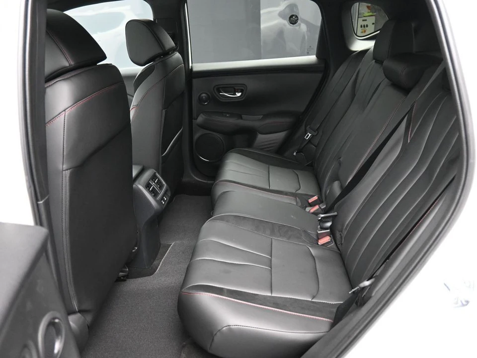 2025 Acura ADX - Image 22 of 31