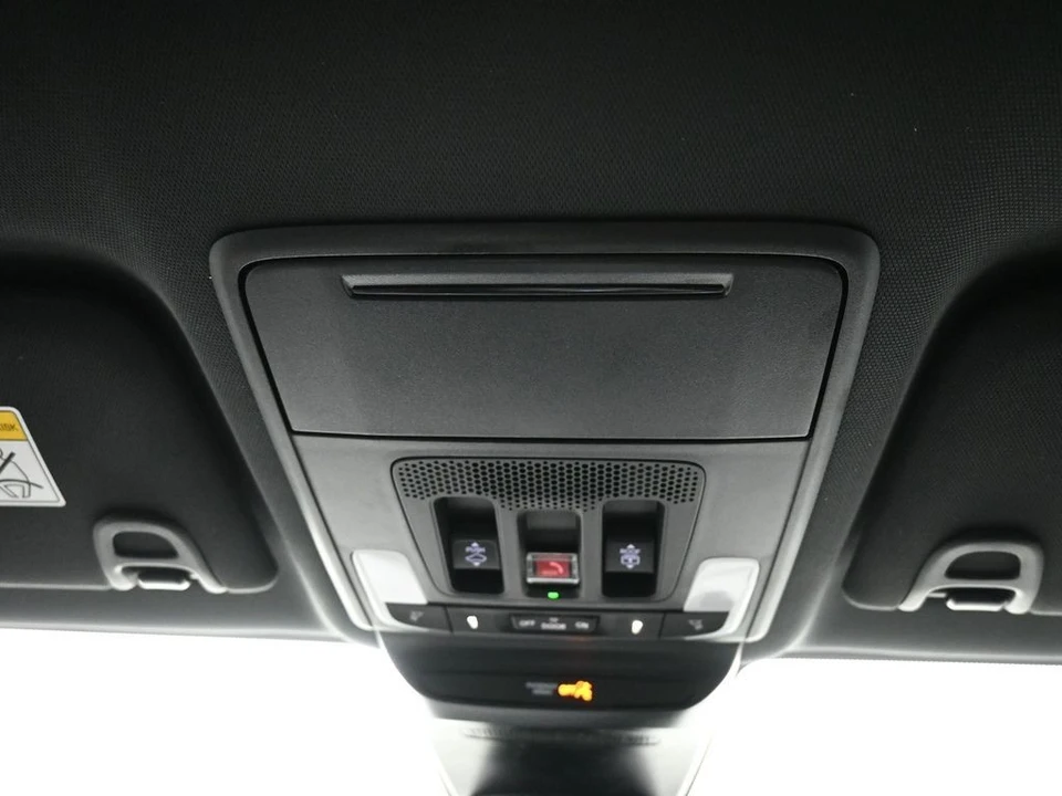 2025 Acura ADX - Image 16 of 31