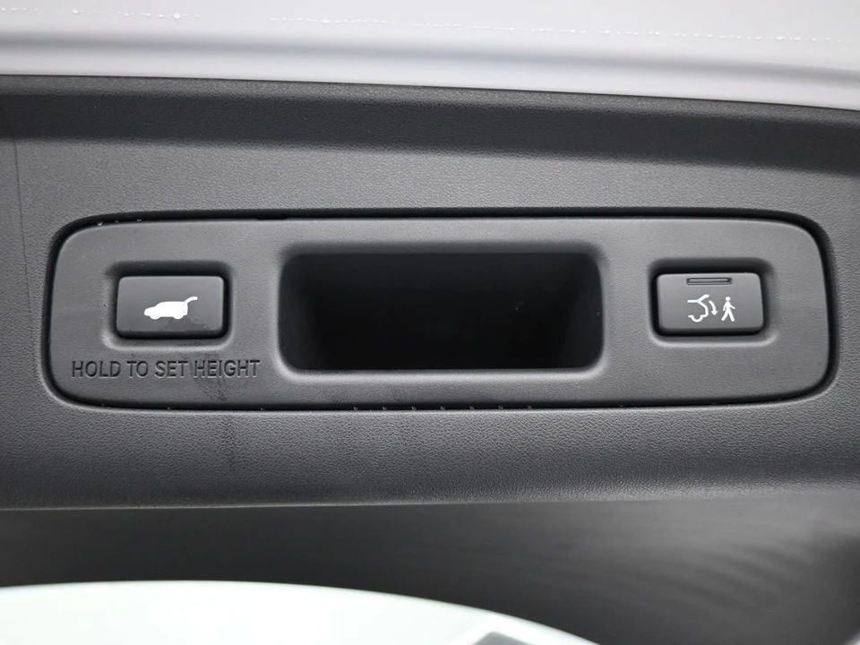 2025 Acura ADX - Image 25 of 31