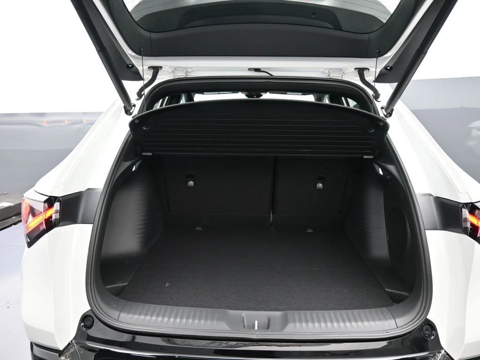 2025 Acura ADX - Image 23 of 31
