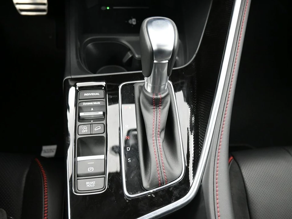 2025 Acura ADX - Image 18 of 31