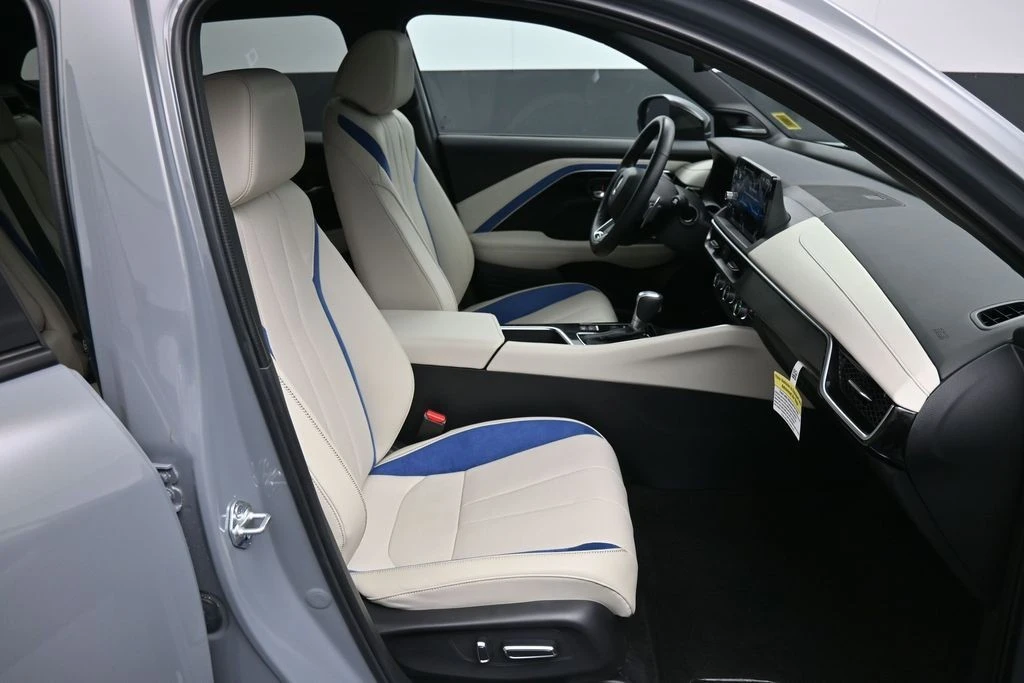 2025 Acura ADX - Image 25 of 31
