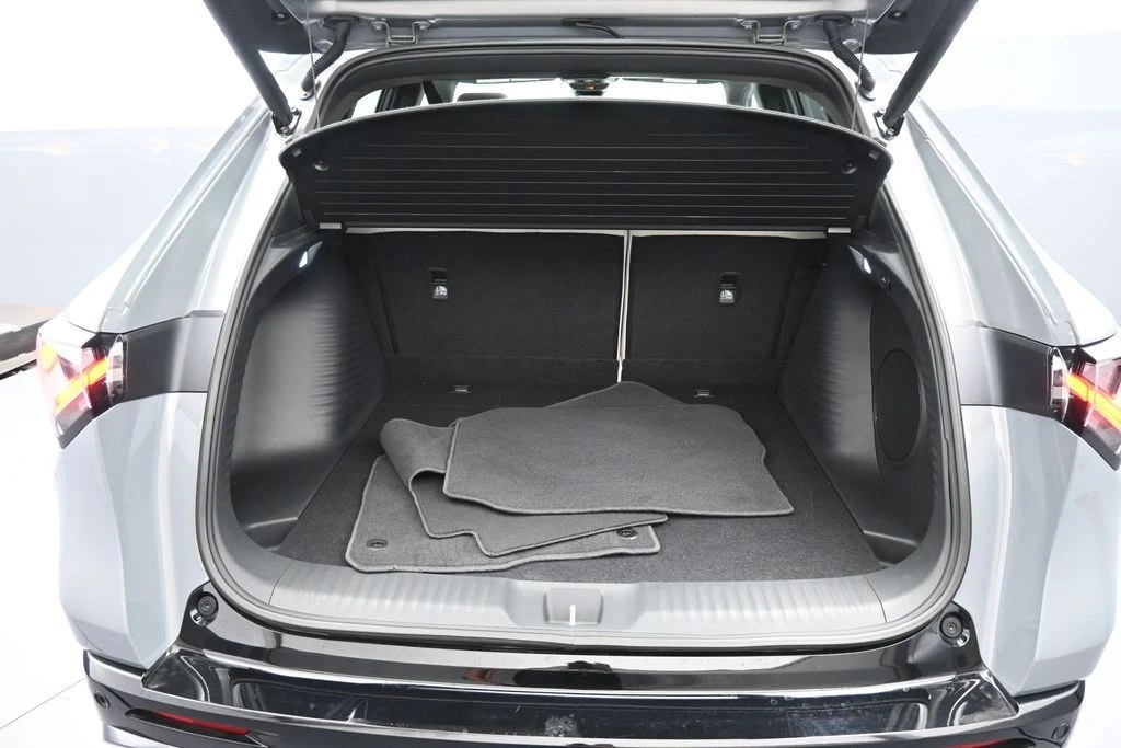 2025 Acura ADX - Image 22 of 31