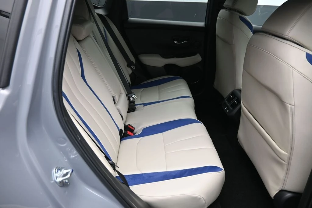 2025 Acura ADX - Image 24 of 31
