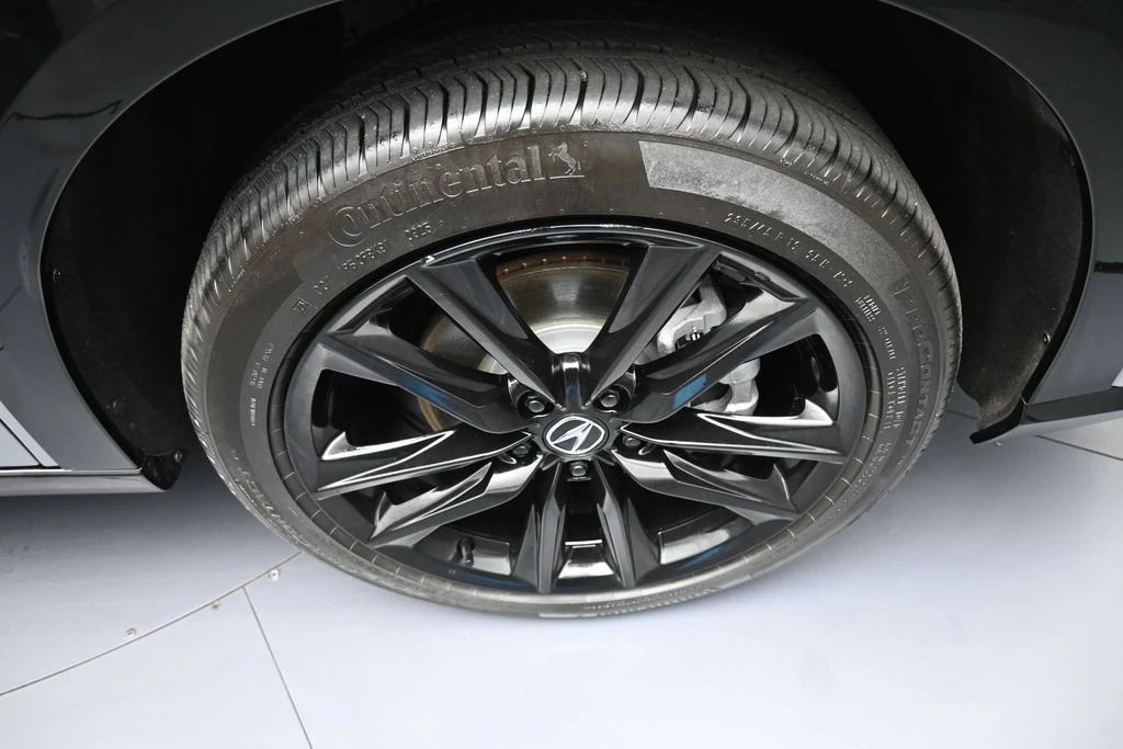 2025 Acura ADX - Image 13 of 31