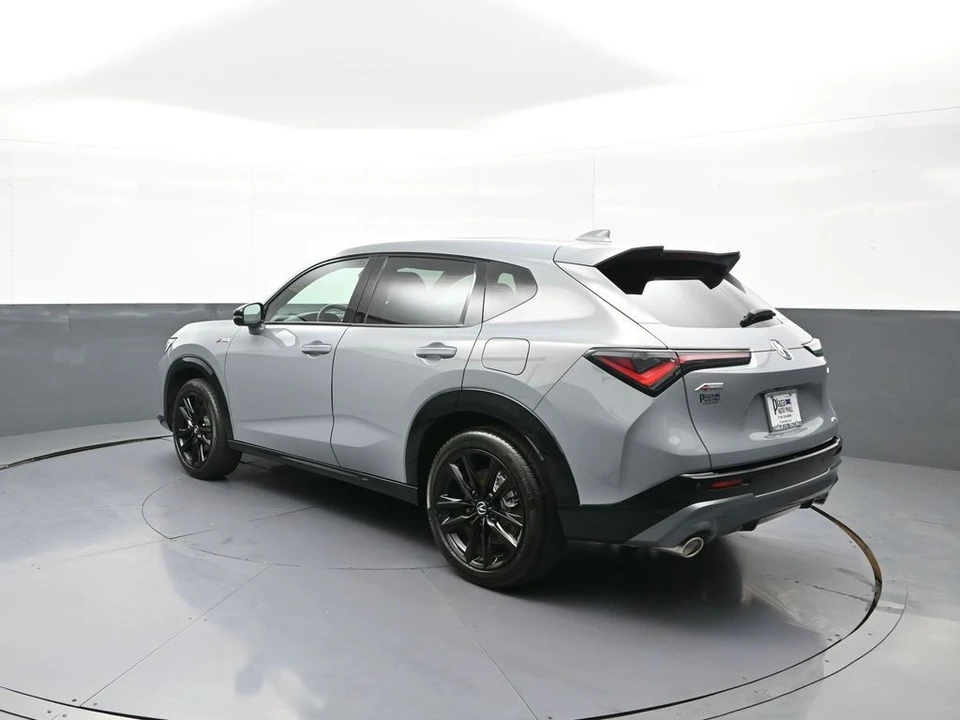 2025 Acura ADX - Image 8 of 31