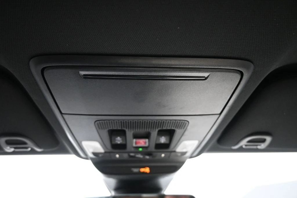 2025 Acura ADX - Image 17 of 31