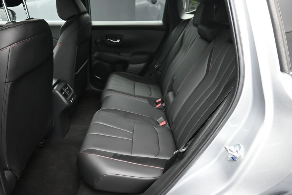 2025 Acura ADX - Image 21 of 31