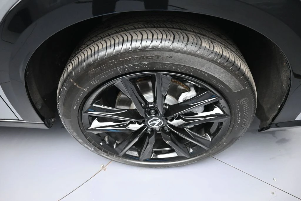 2025 Acura ADX - Image 13 of 31