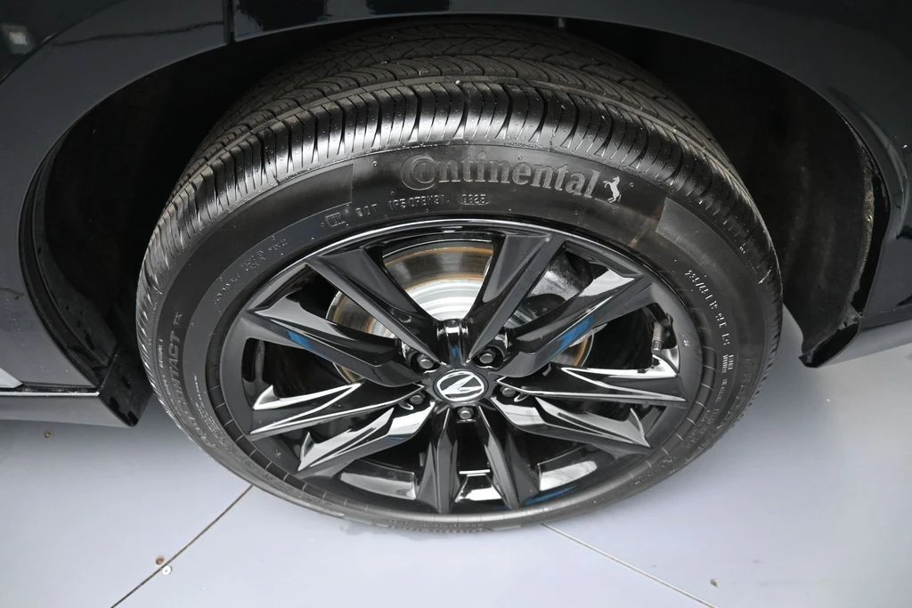 2025 Acura ADX - Image 15 of 31